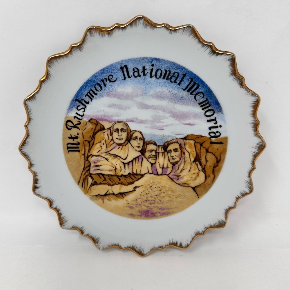 Mount Rushmore Vintage Souvenir Collection Plate Wall Hanging